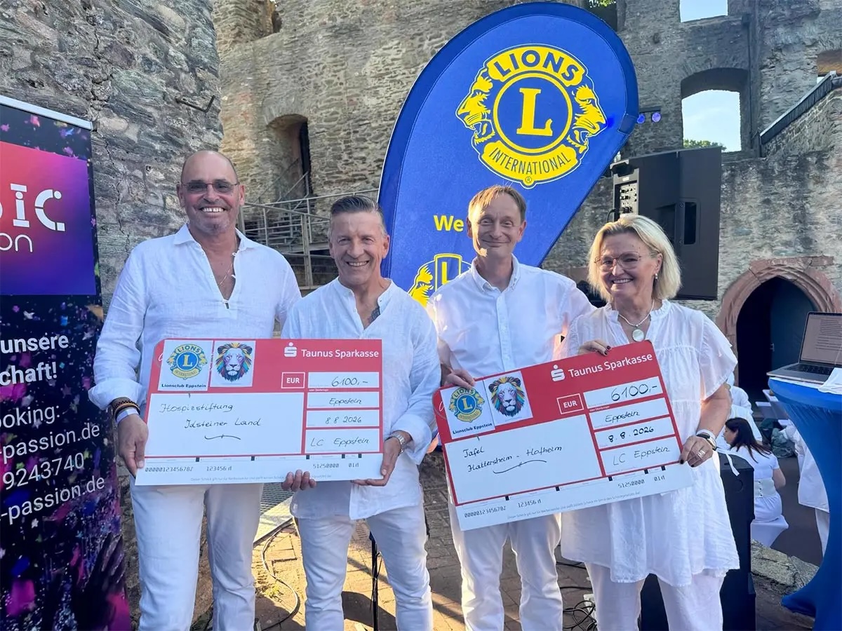 Übergabe der Spenden an das Hospiz und die Tafel